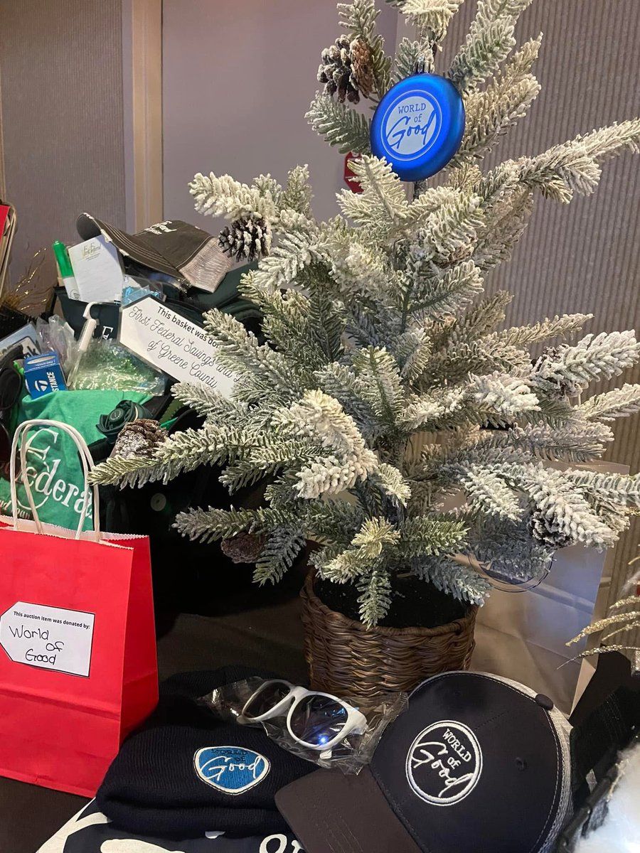 WorldofGood_'s tweet image. 🪩✨🌎 We love supporting the Fayette Chamber of Commerce and celebrating #FayetteCoPA’s business community. 

Their 99th Annual Dinner was one for the books. Congratulations to all of the dedicated, deserving award winners! 🎉👏 #WorldofGood