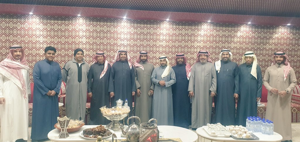 hareqnews's tweet photo. من مبادرات أهالي #محافظة_الحريق،الجميلة تجاه الزوار في مهرجانات الحمضيات السنوية ، مبادرة أسرة #آل_شنار ،حيث خصصوا استراحتهم الواقعة في شمال المدينة الجديدة لاستقبال الضيوف،طيلة أيام المهرجان، ويقدمون فيها وبكل ترحاب القهوة والشاي ووجبتي الغداء والعشاء مجانا للضيوف..

صاحب المبادرة الأستاذ #خالد_بن_سعد_الشنار وإخوانه ، وفي لقاء معه ؛ أشار إلى أن هذه المبادرة تقام للعام السابع على التوالي،حيث يقف على أهبة الاستعداد يوميا وإخوانه وأبناء عمومته ،لاستقبال الضيوف والترحيب بهم وإكرامهم،واستراحتهم تستقبل طوال أيام المهرجان، العديد من الضيوف ومنهم مسئولين كبار بارزين ورجال أعمال.
وبدورنا نشكر للأستاذ "أبو عبدالله" على هذه المبادرة الطيبة ،والغير مستغربه من شخصه الكريم ،ومن أسرته الفاضلة، وهذا من طبعه وطبع أغلب أهالي محافظة الحريق في أيام المهرجان وفي كل عام ، ونسأل الله أن يبارك له ويضاعف لهم الأجر والثواب..