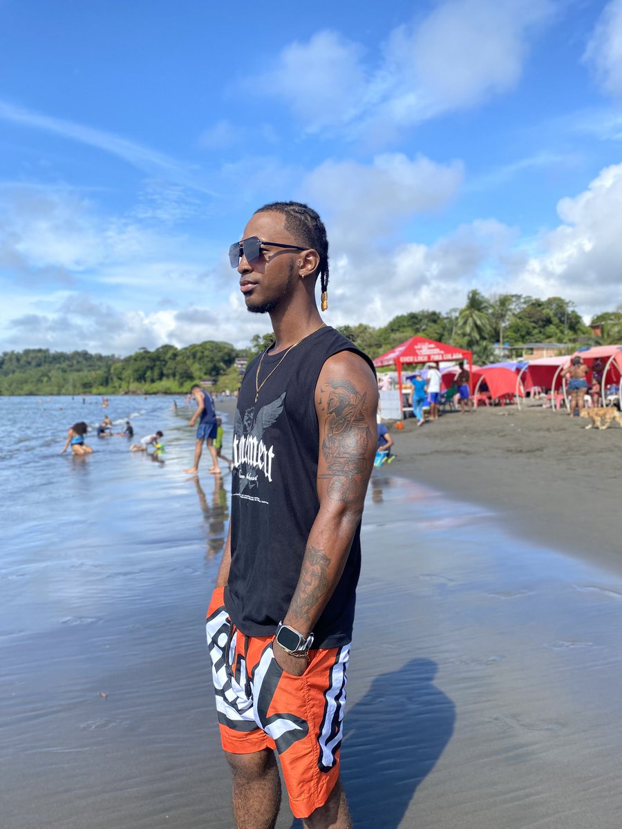 JC_caicedo10's tweet photo. Arena y mar 🥃🏖️ https://t.co/y3PLmqMc0L