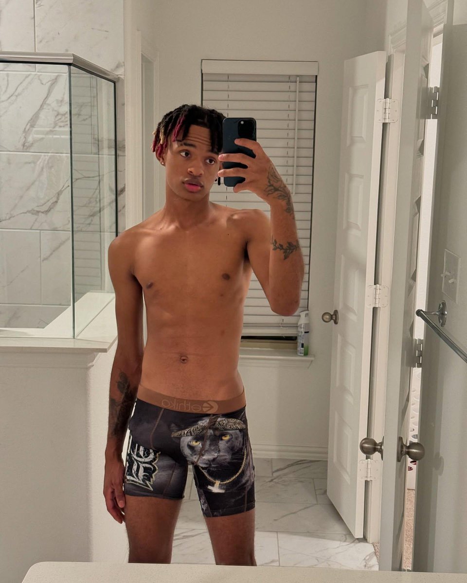 🍆 TOP 1.3% tweet media