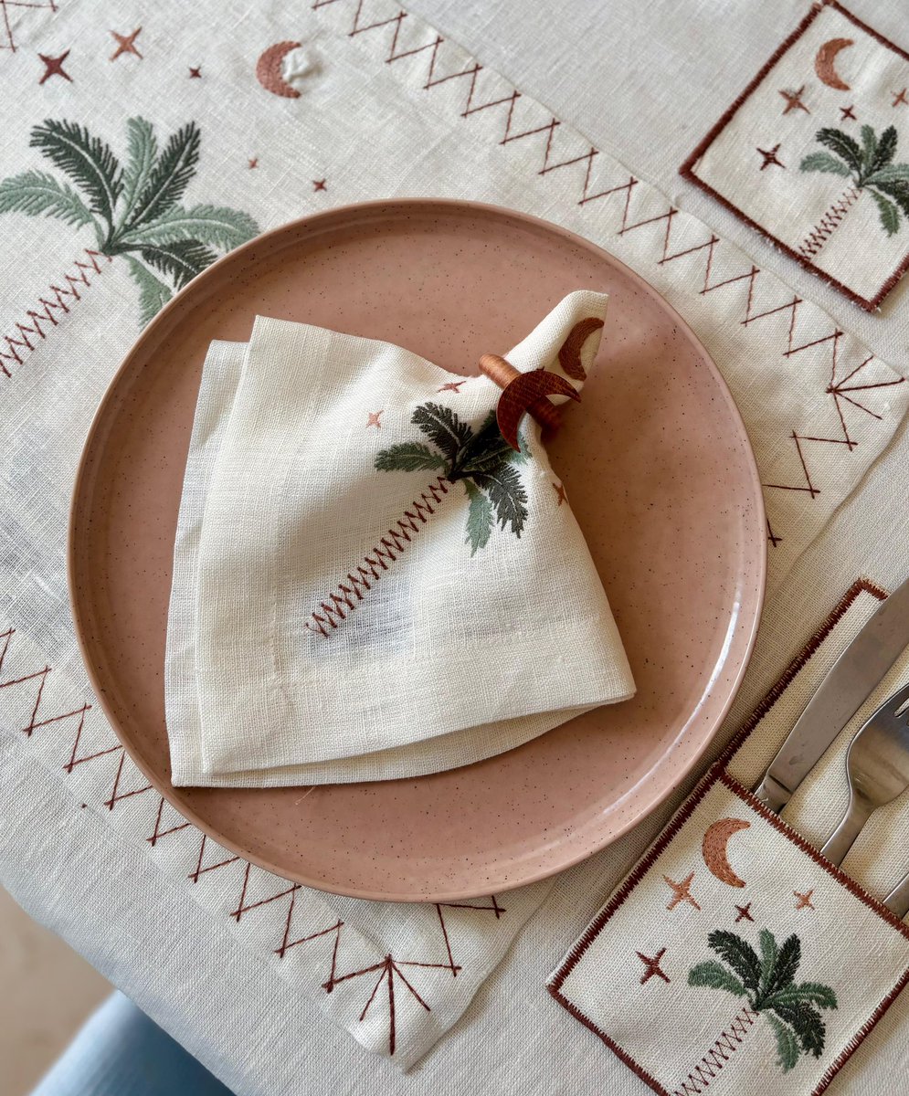 شغلي لرمضان ٢٠٢٥ ❤️ مفارش سفره مطرزه علي كتان مصري صافي وديه صفحتي

instagram.com/mimi.linens?ig…