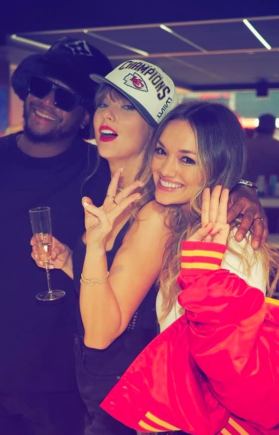 youareinlovetvv's tweet image. #WPMOYChallenge + @tkelce