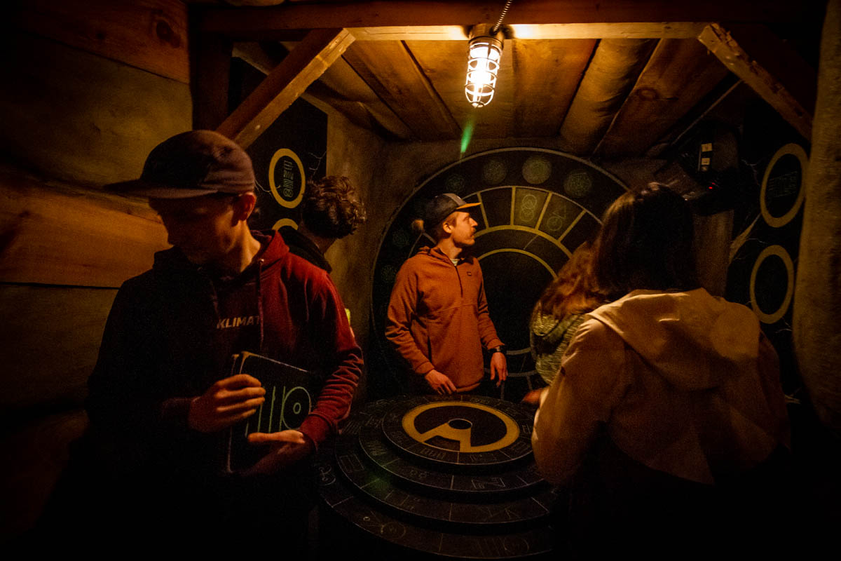 Who's resolution involved spending more time with friends this year? Escape Rooms are a great way to build bonds with new friends, or strengthen them with old friends! Work together, go on an adventure and have fun together all at the same time! #Resolution #EscapeRoom #Adventure