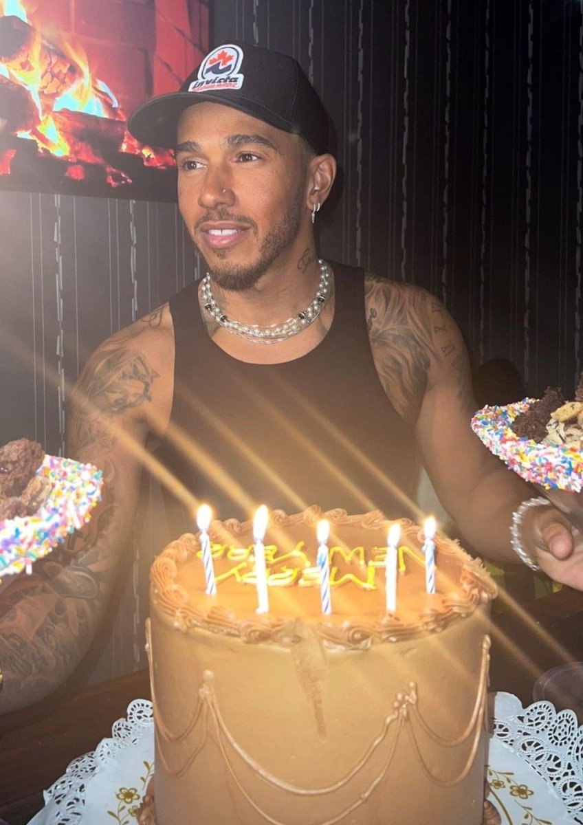lewsarchive's tweet photo. Happy 40th Birthday @LewisHamilton 🐐 https://t.co/bHkqrqqJLO