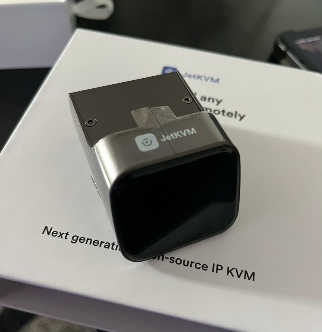 erickgnavar's tweet photo. Just received my #jetKVM 😎 https://t.co/YIGGoFAHZp