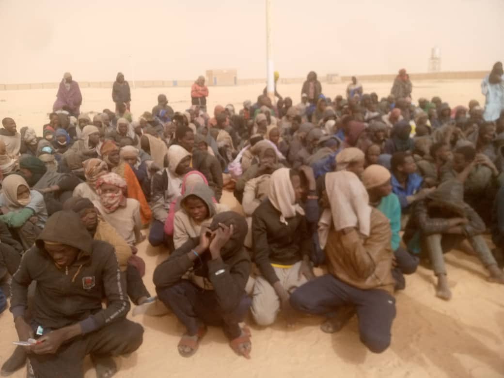AlarmephoneS's tweet photo. Deportations from #Libya to #Niger also continue in 2025. The majority of those affected were previously in detention centres in Libya.
On the night of January 3 to 4, 613 Nigeriens, including minors, arrived in the desert town of #Dirkou (Kaouar region). https://t.co/YhVsGxd11D