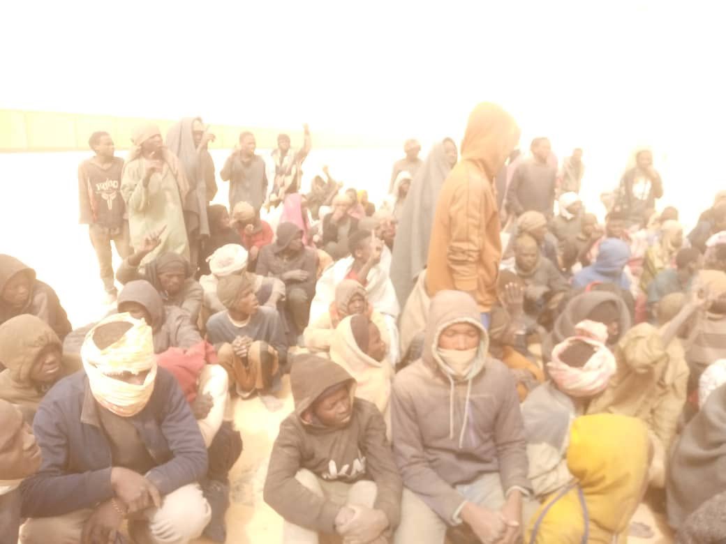 AlarmephoneS's tweet photo. Deportations from #Libya to #Niger also continue in 2025. The majority of those affected were previously in detention centres in Libya.
On the night of January 3 to 4, 613 Nigeriens, including minors, arrived in the desert town of #Dirkou (Kaouar region). https://t.co/YhVsGxd11D