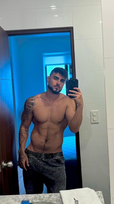 1 pic. 1 o 2? https://t.co/kLJK7raq0I