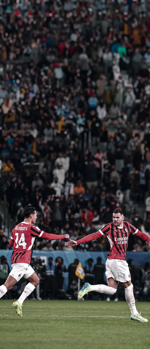 elq8iii's tweet photo. ⁴ᵏ #Wallpaper | forza acmilan  | #InterMilan | ᴬᵁᴿᴬ 🖤♥️👑 “ https://t.co/Ax7bfCothp