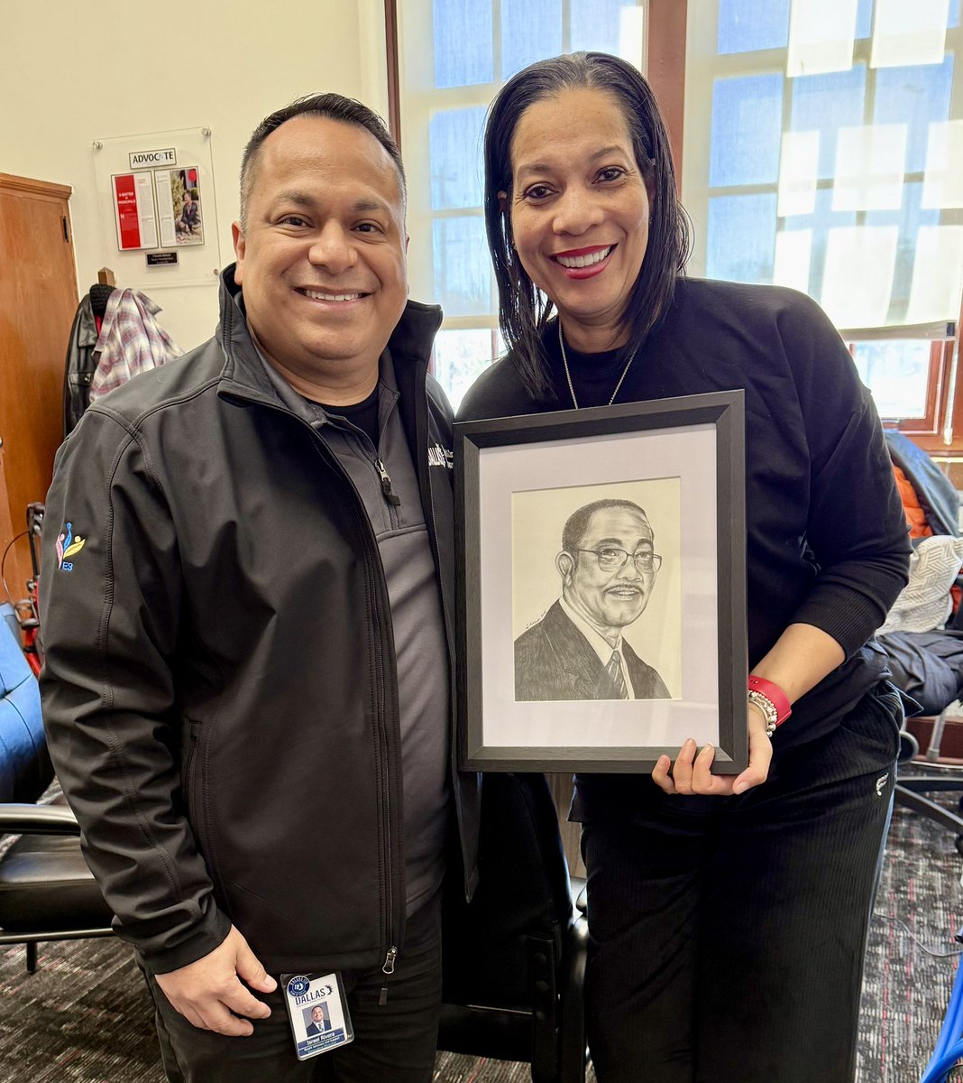 ED_Rivera_DISD's tweet photo. Visited Woodrowβs principal Barnett today and surprised her with a portrait of her late father. π«Άπ½ #spreadingcheer https://t.co/pGb2pUWXLe