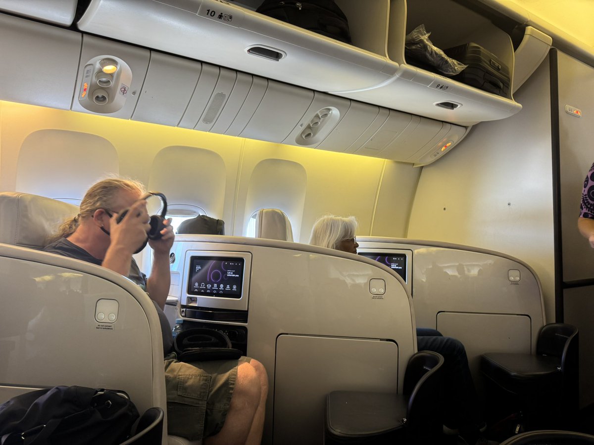 只有这个时候躺平的姿势才是正确的！
我从不和邪恶势力妥协。先干！打不过就跑！