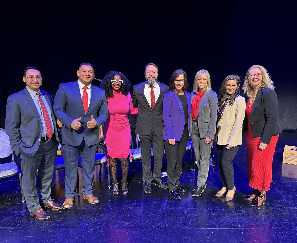 AWinderNewton's tweet photo. Congratulations to my new colleagues on the @SLCo_Council who were sworn in today - @CarlosMorenoUSA @UtahRossRomero @PinkneyAtLarge 

I’m looking forward to hearing their perspectives and working with them to make the county even better! #utpol #slco https://t.co/AF9wFyVPuR