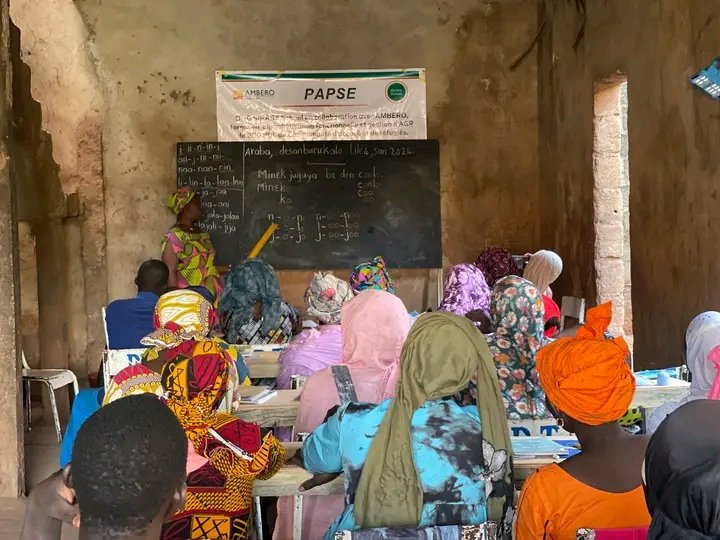 ONGSIRABASCHOOL's tweet photo. #Alphabetisationfonctionnelle

Les apprenants du site de Garantiguibougou suivent avec intérêt et dynamisme les cours dans les deux classes respectives.

#PDI
#alpbetisation 
#ambero 
#sirabaschool https://t.co/KXONwwzm48