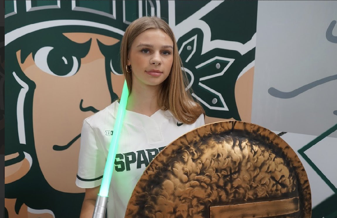 lilythurman2026's tweet photo. Thank you @ShoMcDonald @WellsBethaney22 @CoachDStenger for the amazing opportunity to be a part of your program at @MSU_Softball See you in 2026!! #GoGreen #big10 💚🤍💚 https://t.co/pvymsc4ujq