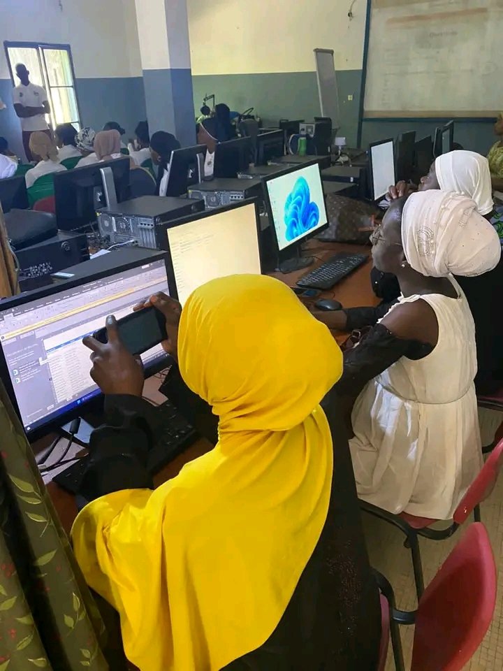 ONGSIRABASCHOOL's tweet photo. #Missions_SirabaSchoolVillage

Nous avons pour missions d'améliorer les conditions de vie des enfants et des jeunes les plus vulnérables, ainsi que celles de leurs familles, tout en garantissant l'autonomisation des femmes et des filles dans un environnement sécurisé. https://t.co/2VfBNqYWBW