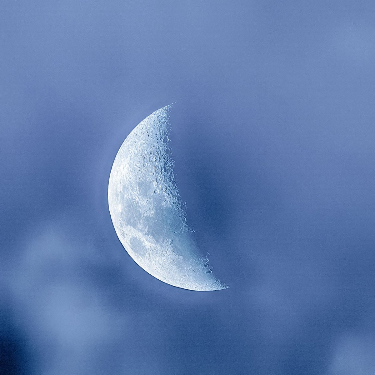 GLSpro's tweet photo. Luna Creciente cóncava 5/1/25 al 39% desde #SanLuis.
Brackets de 5 tomas para lograr HDR.
•
Config: cámara SonyAlpha 7IV.
Lente 🔭:SonyAlpha 70-350 (565mm).
Montura: iExos 100 v2 Explore Scientific.
#GLSfotografia #GLSpro #lunaHDR #moonoftheday #argentina https://t.co/nFBXts1tct