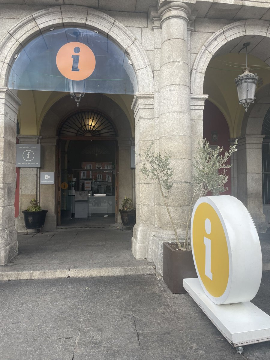 Check out the tourist information <a href="/MADRID/">Ayuntamiento Madrid</a> in Plaza Major, pick up a map and admire the lovely decor inside