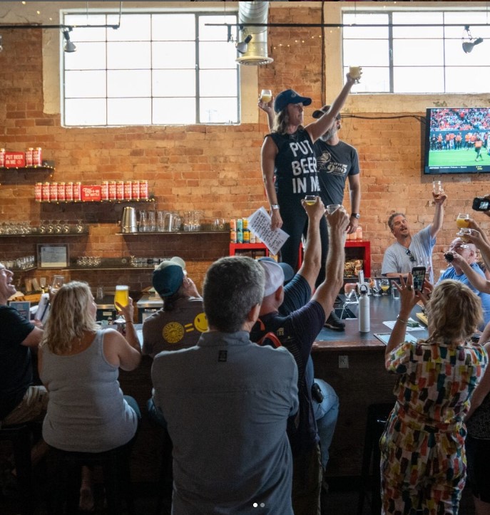 SunshineMileRV's tweet image. Tap &amp;amp; Bottle Downtown! Sunshine Mile RV Park guests get $1 off their first drink by showing their welcome letter! Enjoy 22 taps, 500+ cans/bottles, wines, cocktails, food trucks, and live music at this award-winning, family-friendly gem. Don’t miss it! #VisitTucson #SunshineMile