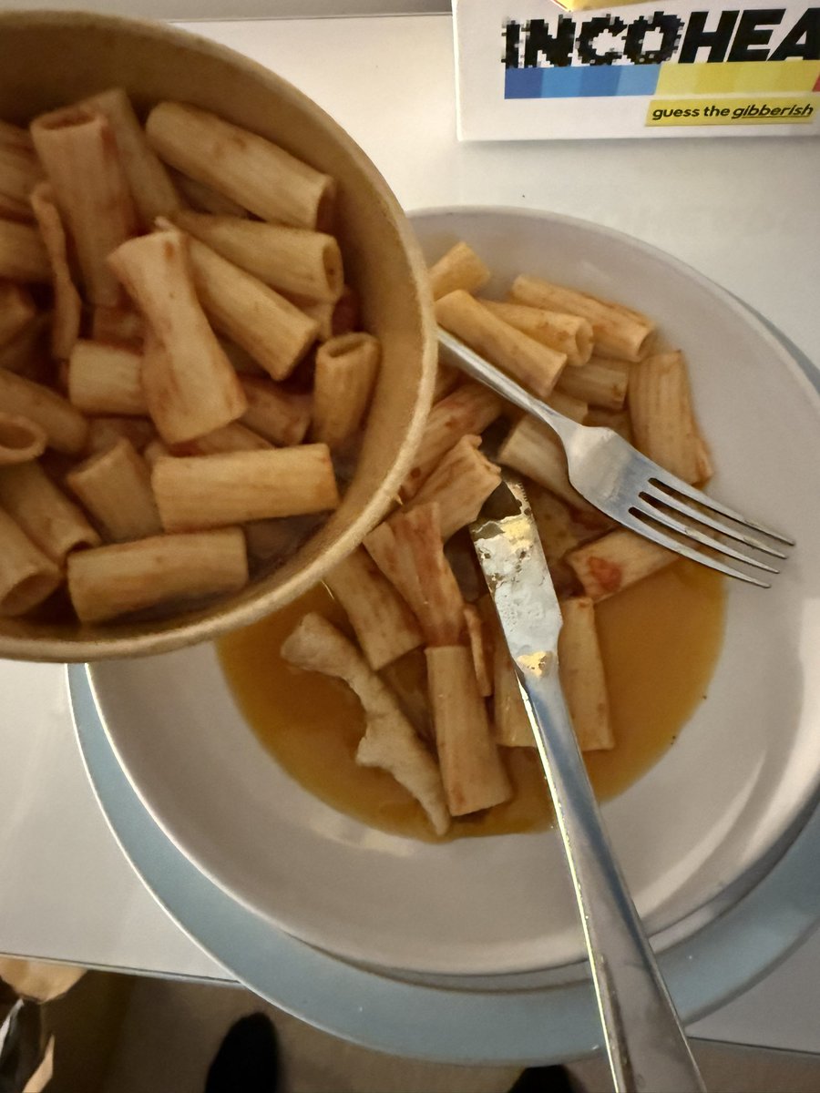 doyletdoylie's tweet photo. @love_prezzo Really this is my Uber Eats Delivery totally inedible swimming in oil and water.    £13 and straight in the bin 😠 https://t.co/Cy5OFzqH0h