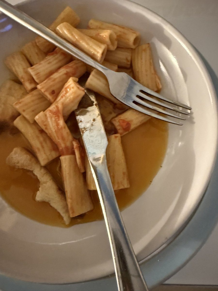 doyletdoylie's tweet photo. @love_prezzo Really this is my Uber Eats Delivery totally inedible swimming in oil and water.    £13 and straight in the bin 😠 https://t.co/Cy5OFzqH0h