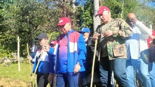 <a href="/DrRobertoMOjeda/">Dr. Roberto Morales Ojeda</a> <a href="/DiazCanelB/">Miguel Díaz-Canel Bermúdez</a> <a href="/PartidoPCC/">Partido Comunista de Cuba</a> <a href="/PresidenciaCuba/">Presidencia Cuba 🇨🇺</a> <a href="/IzquierdaUnida/">Izquierda Unida🔻🇵🇸</a> <a href="/DeZurdaTeam_/">DeZurdaTeam 📳</a> <a href="/cubacooperaven/">Brigada Médica Cubana en Venezuela</a> <a href="/MeyvisEstevezE/">Meyvis Estevez Echevarría</a> <a href="/cubadebatecu/">Cubadebate</a> <a href="/UJCdeCuba/">UJC de Cuba</a> <a href="/unidad_central/">Unidad Central de Cooperación Médica</a> <a href="/FeuCuba/">FEU de Cuba</a> Junto a los jóvenes tras la ruta de la historia.
#ConLaFuerzaDeLaUnidad 
#Cuba 🇨🇺