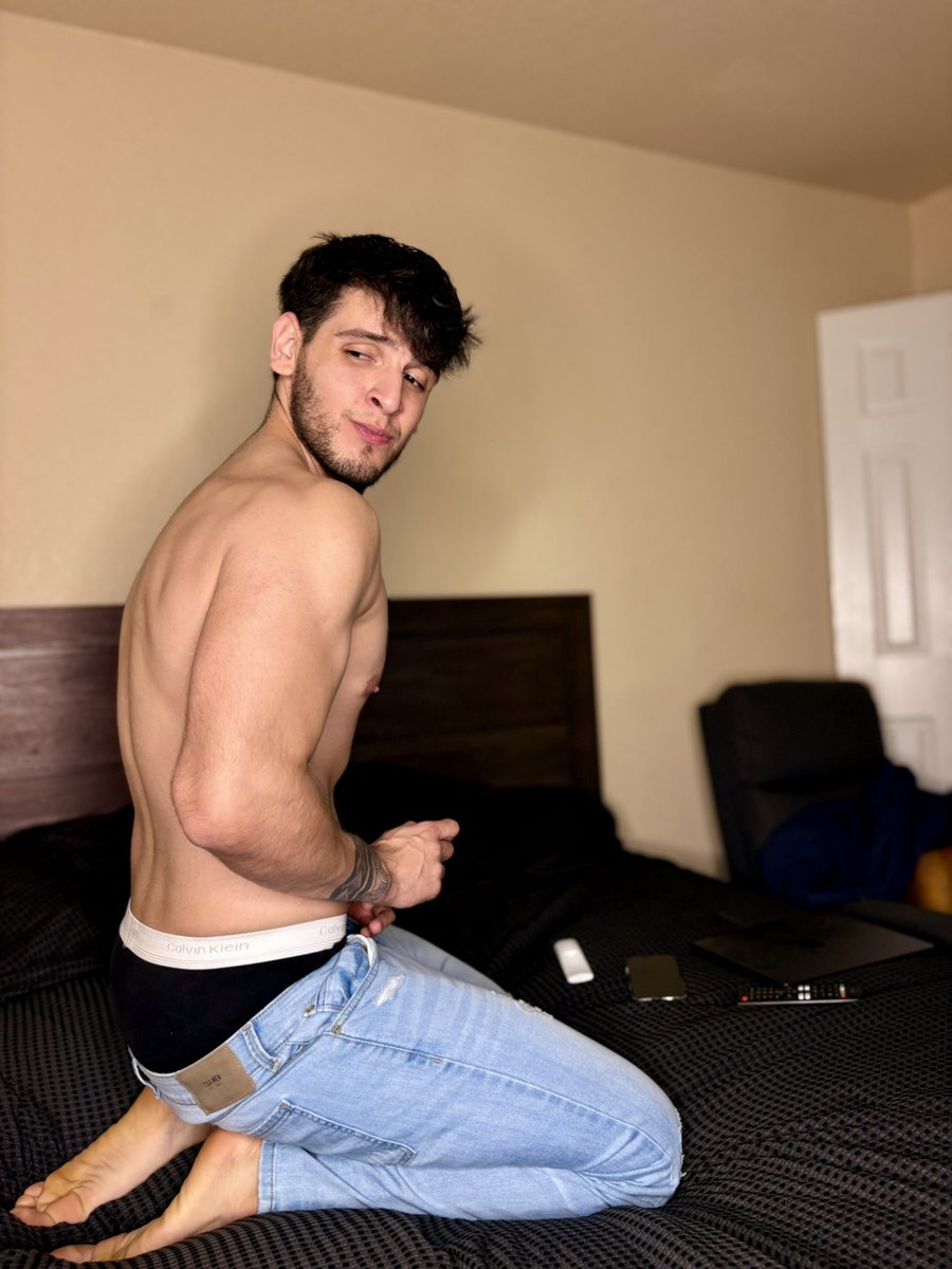 brandonalvarz18's tweet photo. Bonito inicio de semana 🇲🇽🥵 https://t.co/tecSWRATXz
