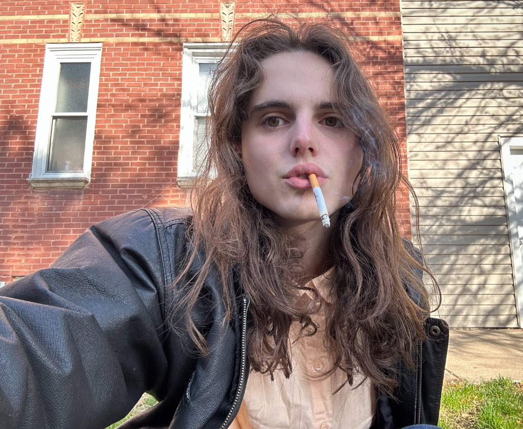 helmet girl tweet media