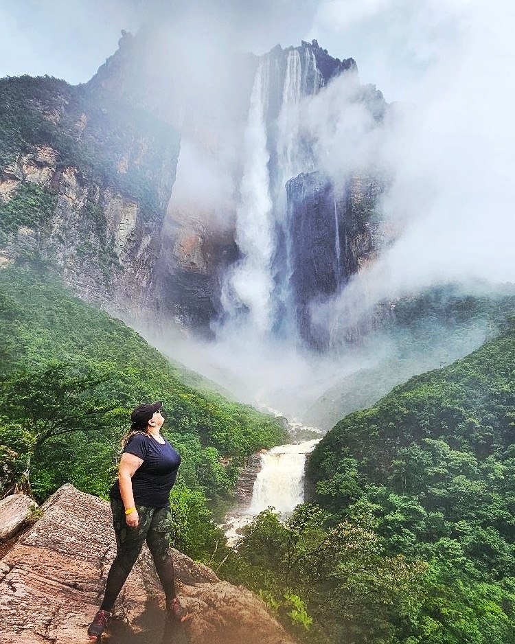 MonikaCortez's tweet photo. Una de mis fotos más top del 2024 ha sido en el Salto Ángel en Venezuela @BirratourEsp @SchoolSTJ #HeymondoBirratour https://t.co/hz3bP0rmVd