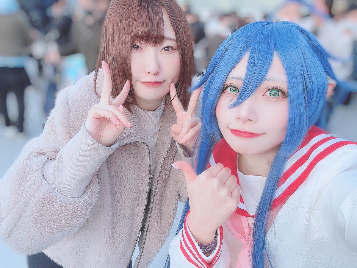Len627's tweet photo. 自慢していい？コミケで可愛い子並んでくれてるなぁって思いながら撮影してたんだけど途中ではむちゃんなの気づいてにやけちゃった🥰会いに来てくれたの嬉しかった👀💕
昔私がコミケでナンパしたレイヤーで今でも仲良くしてくれてて今年は絶対併せするって決めてる❣️
@hmk8er https://t.co/u9RwTHXyyq