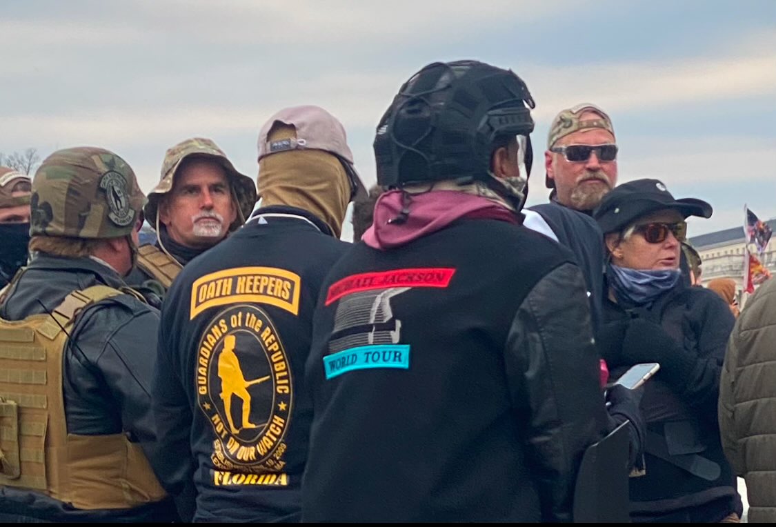 SilentSamIAm's tweet photo. 1/ 🧵Thread of J6 photos, in no particular order of importance.
It’s only been 4 years, and they want us to forget that 1000s of ordinary Americans aligned w/right wing militia & violent MAGAs to stop the peaceful transfer of power. We won’t forget.
#OathKeepers #NotTourists https://t.co/CeDm6EpF9A