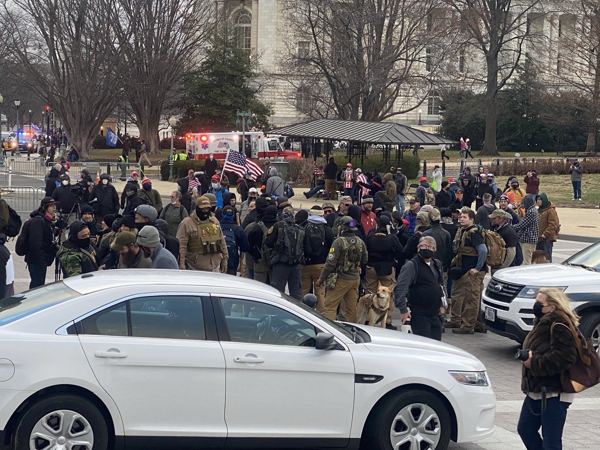 SilentSamIAm's tweet photo. 1/ 🧵Thread of J6 photos, in no particular order of importance.
It’s only been 4 years, and they want us to forget that 1000s of ordinary Americans aligned w/right wing militia & violent MAGAs to stop the peaceful transfer of power. We won’t forget.
#OathKeepers #NotTourists https://t.co/CeDm6EpF9A