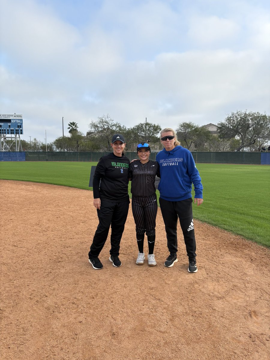 Maya_Men56's tweet photo. Had a great time in Corpus this weekend. Thank you @IslandersSball for hosting a great camp. I appreciate all the help and advice the coaches and players gave me. And I hope to be back soon to attend the next camp! #shakasup #islandersoftball https://t.co/EoZC80H84e