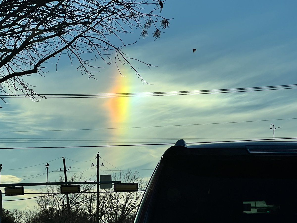 janetstjames's tweet image. Oooh. A rainbow without the rain. Spotted minutes ago. Please explain @wfaaweather !