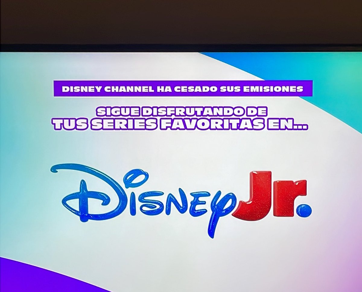 tesekora's tweet photo. “disney channel ha cesado sus emisiones” 💔 https://t.co/Uya78FlssL