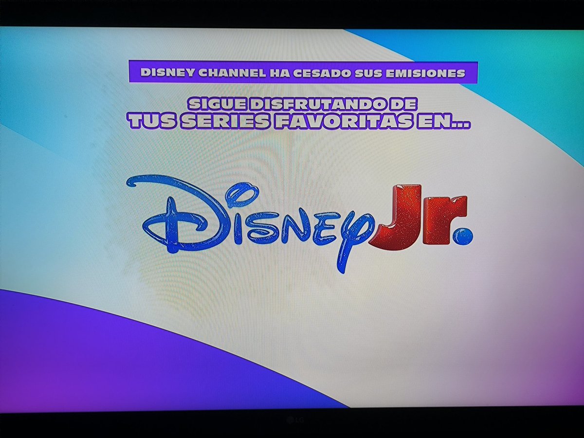 tati_knariona's tweet photo. Adiós Disney Channel... gracias por tanto 😭💔 

#WeLoveDisneyChannel https://t.co/l4ce1ldSzP