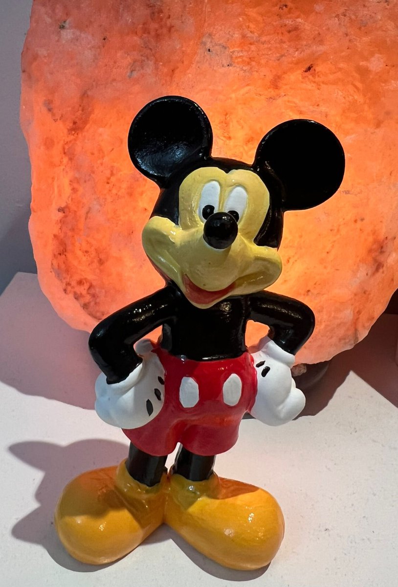 Sitting in on Monday night painting Mickey Mouse… and I loved it 👨🏻‍🎨