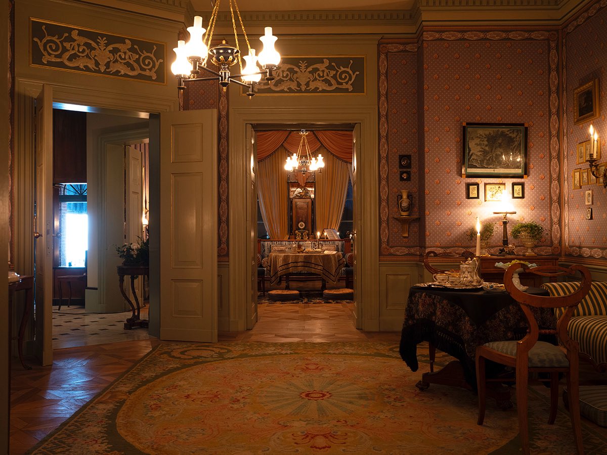The incredible interior sets of Robert Eggers’ Nosferatu, designed by Craig Lathrop and Beatrice Brentnerova. #Nosferatu