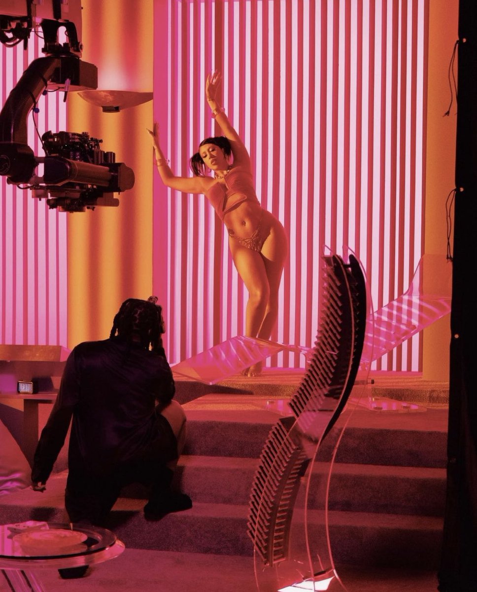 whorekneemoon's tweet photo. Kali Uchis and @_COUGHS photoshoots always EATTT https://t.co/jCdNiJp4ln