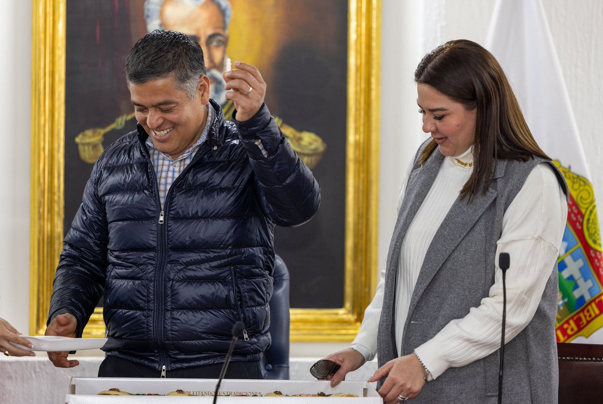 davidsanchezi's tweet photo. Nada como comenzar el año con la calidez de nuestras tradiciones. ¡Feliz Día de Reyes, Coacalco! 
¿A quién más le salió el Niño Dios en la rosca? https://t.co/BicWGX1riV