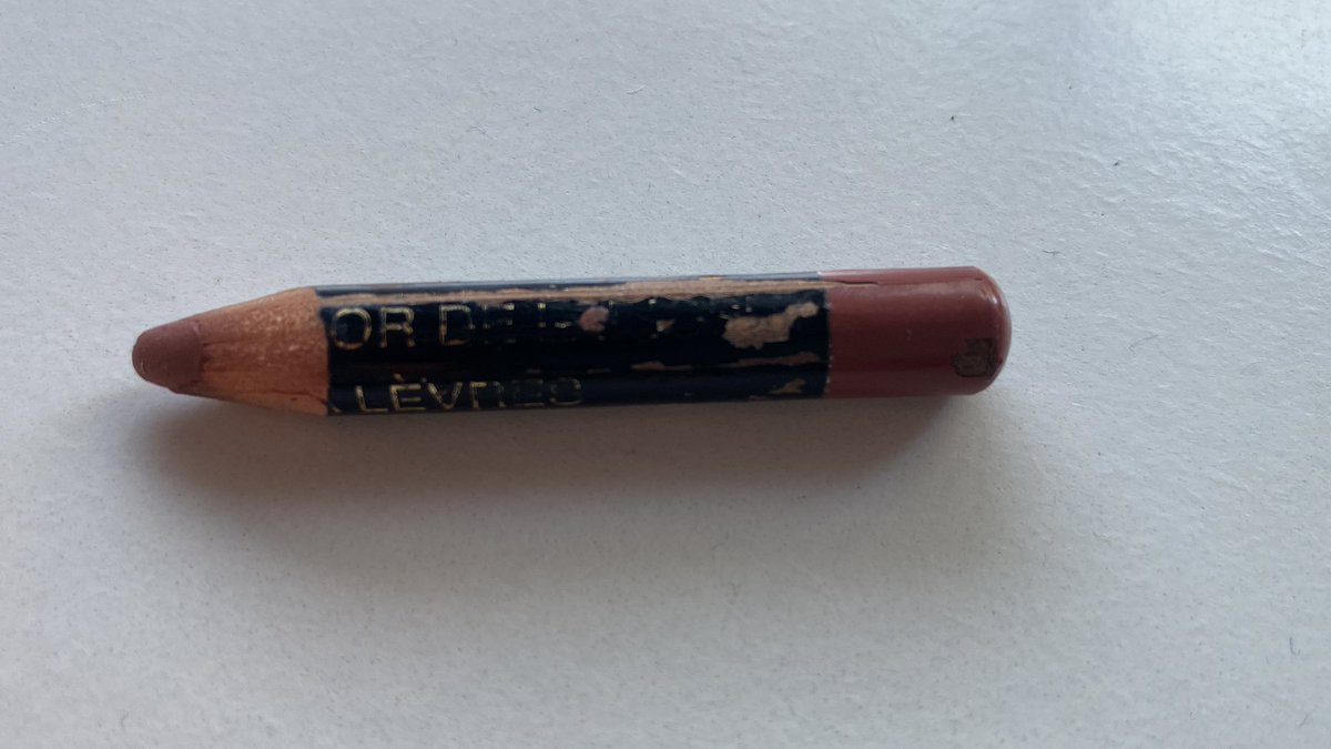 Maraaaaaaaa28's tweet photo. Necesito ayuda para encontrar este delineador de labios. No se de que marca es ni nada. Alguien sabe? https://t.co/E3TZSrS19Y