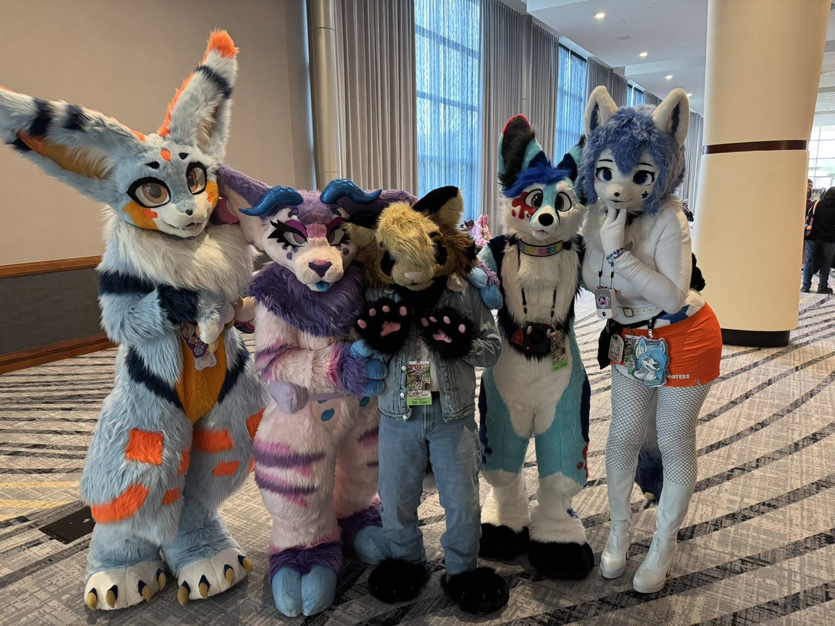 Bomms_Away's tweet image. Had a wonderful time at #PDFC2025! While it was my third time going to this con, it was the first time I got to wear Sadcat for it. Thanks to everyone who made this con amazing!