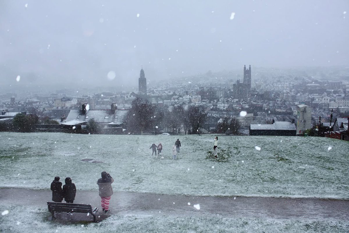 SineadBarry77's tweet photo. Loves Snow ๐จโ๏ธโ๏ธ #snow #snowing #itssnowing #yesterday #theview #bellsfield #january #corkcity #cork #ireland #canon #filter #winter #wintervibes #white #wintertime @corkbeo @pure_cork @CravingCork @yaycork @CorkDaily @LovingCork @corkbeo @irishexaminer https://t.co/sYKGvVYx9h