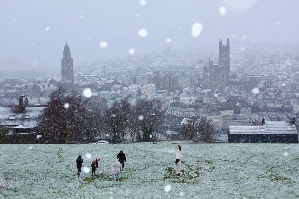 SineadBarry77's tweet photo. Loves Snow ๐จโ๏ธโ๏ธ #snow #snowing #itssnowing #yesterday #theview #bellsfield #january #corkcity #cork #ireland #canon #filter #winter #wintervibes #white #wintertime @corkbeo @pure_cork @CravingCork @yaycork @CorkDaily @LovingCork @corkbeo @irishexaminer https://t.co/sYKGvVYx9h