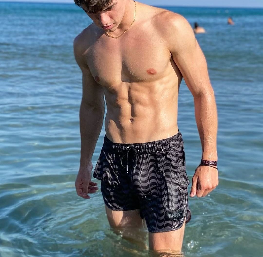 Alpha5689's tweet image. Kneel, sniff, send and repeat 😵‍💫