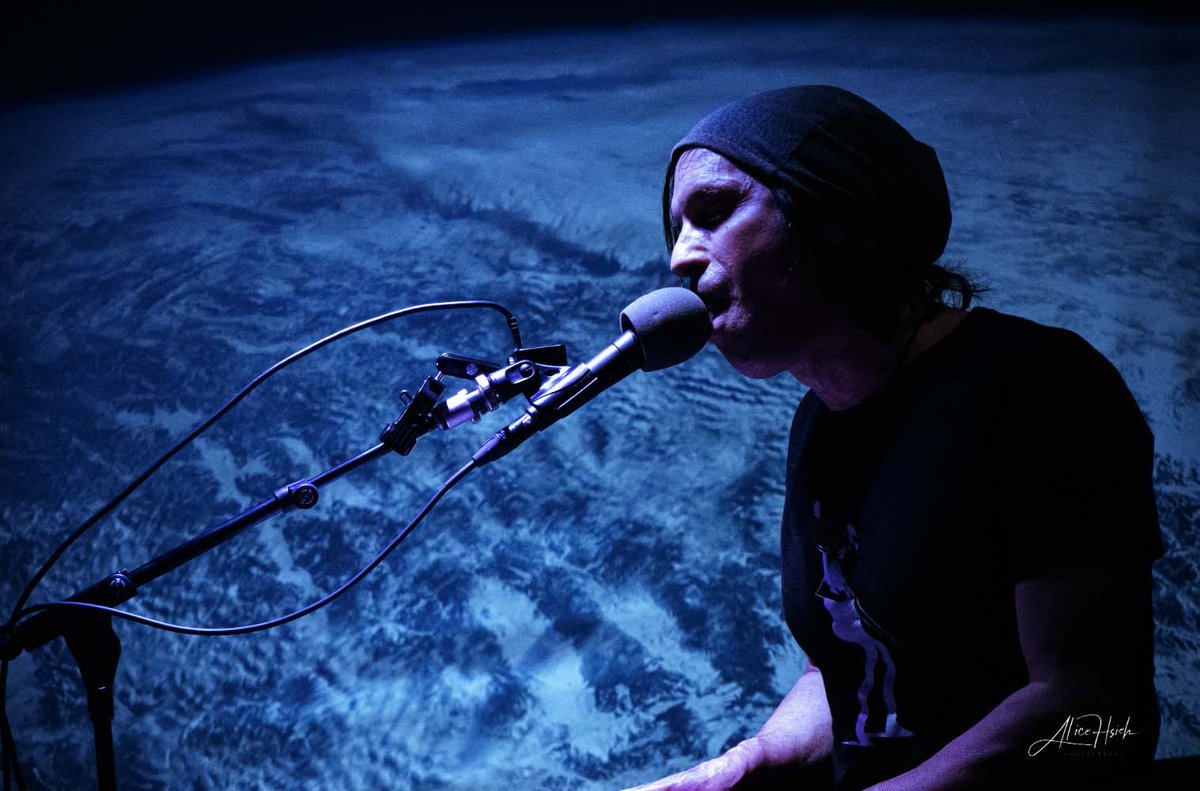 MikelParis's tweet image. ✨🎵 Hey NYC! 🎵✨ Ready to rock 2025 with #LiveMusic, original tunes, &amp;amp; some covers? Join #MikelParis at @nostalgiali on Jan 9 at 7:30p! 🎫 Get your tix: bit.ly/3P7CHEb 

#Snidbits #OfARevolution #Korg  #Bose #Fishman #Music #Drink #Stories
 📸: bit.ly/3WNg1cX