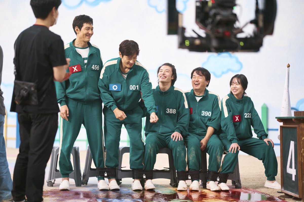 marinuel90's tweet photo. 강하늘 찍히는 비하인드컷마다 활짝웃고있어 아기햇살☀️ https://t.co/eY6XODGEdn