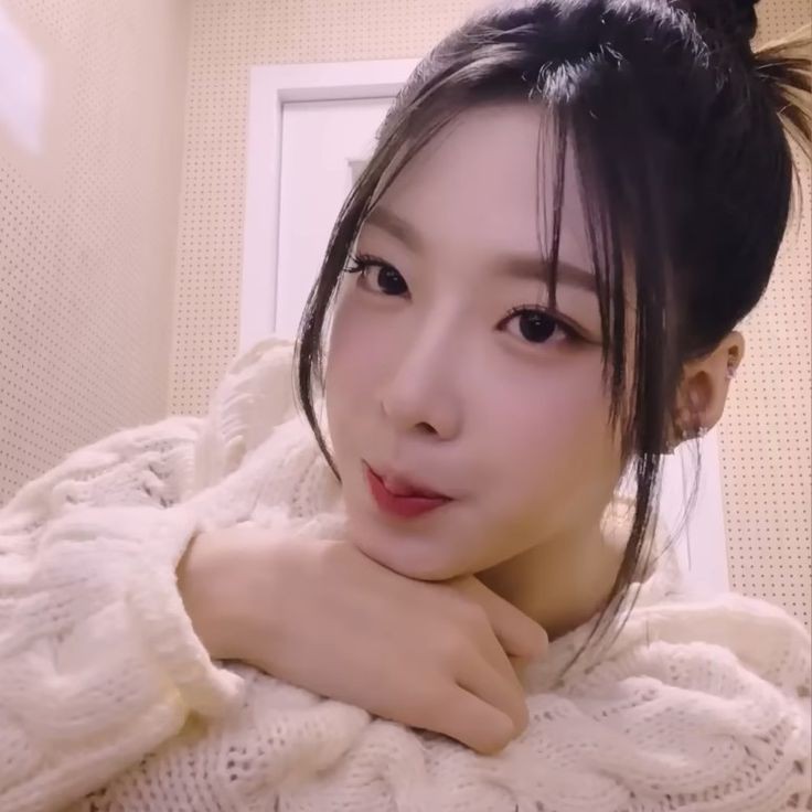 nienwav's tweet photo. nien pics with every triples member
a thread ; https://t.co/hwvk9Utq7p