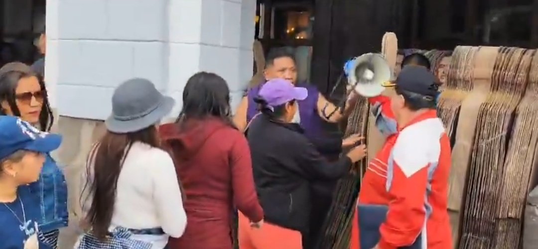 WALTERFERSS's tweet photo. @MashiRafael Y los #milicos qué pedían libertad para los 16 qué al menos fueron cómplices en la muerte de los #NiñosdelasMalvinas también con su cartón y en plena campaña por el pinocho de carondelet https://t.co/FapErkOIY1