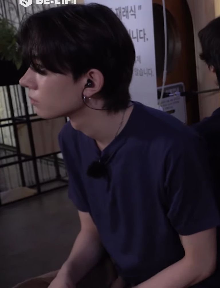 hoonjbol's tweet photo. this heeseung makes me crazy https://t.co/p98bszJnKU