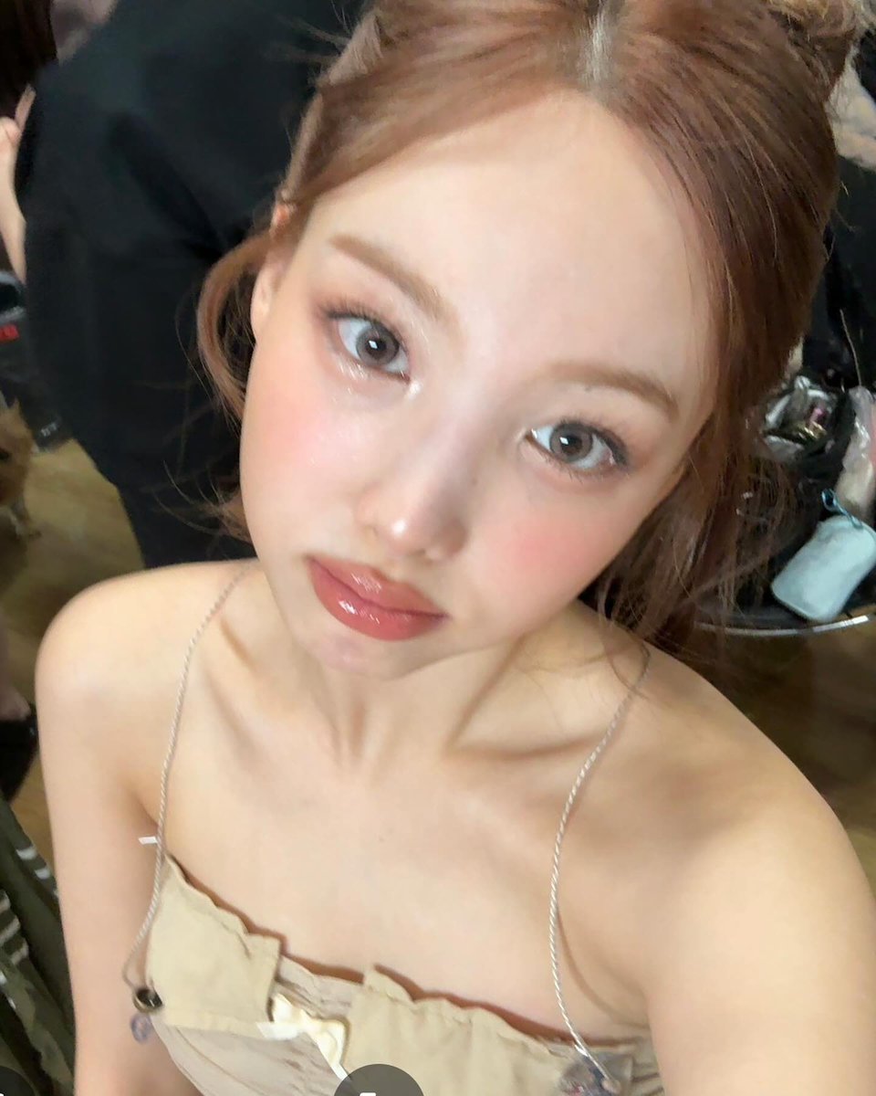 nayeon tweet media